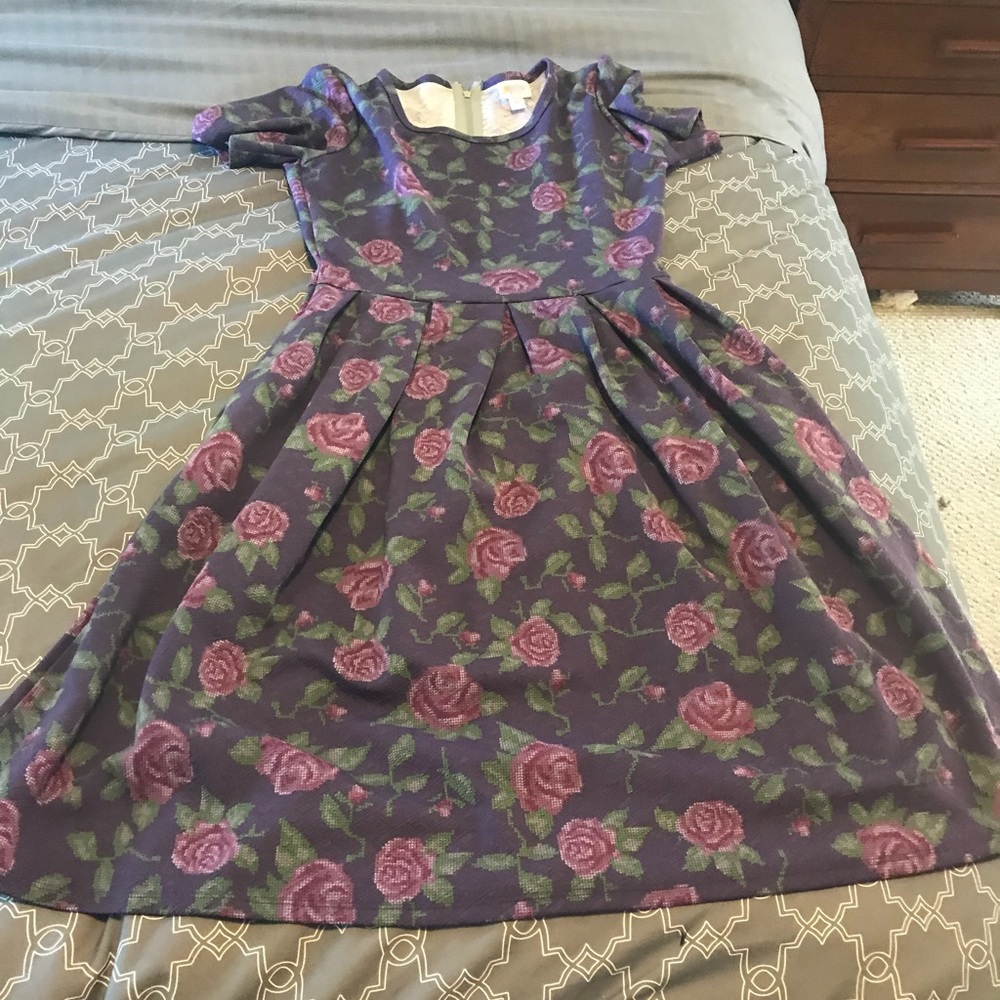 Lularoe Amelia sz M purple with roses